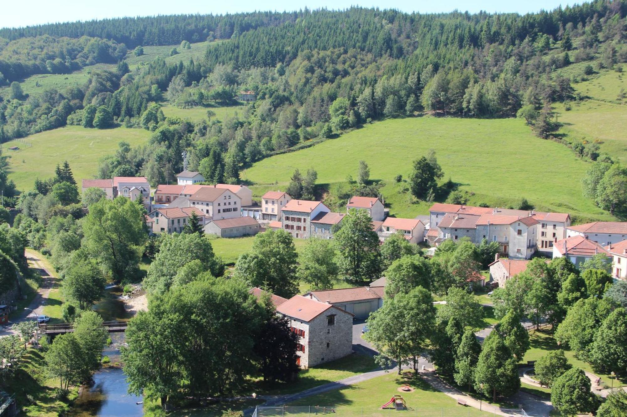 Logis Hotel Restaurant Les Cevennes Saint-Cirgues-en-Montagne Buitenkant foto